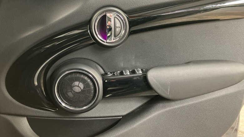 MINI Hatchback 2.0 Cooper S Exclusive II 5dr Auto [Comfort/Nav] Petrol Hatchback